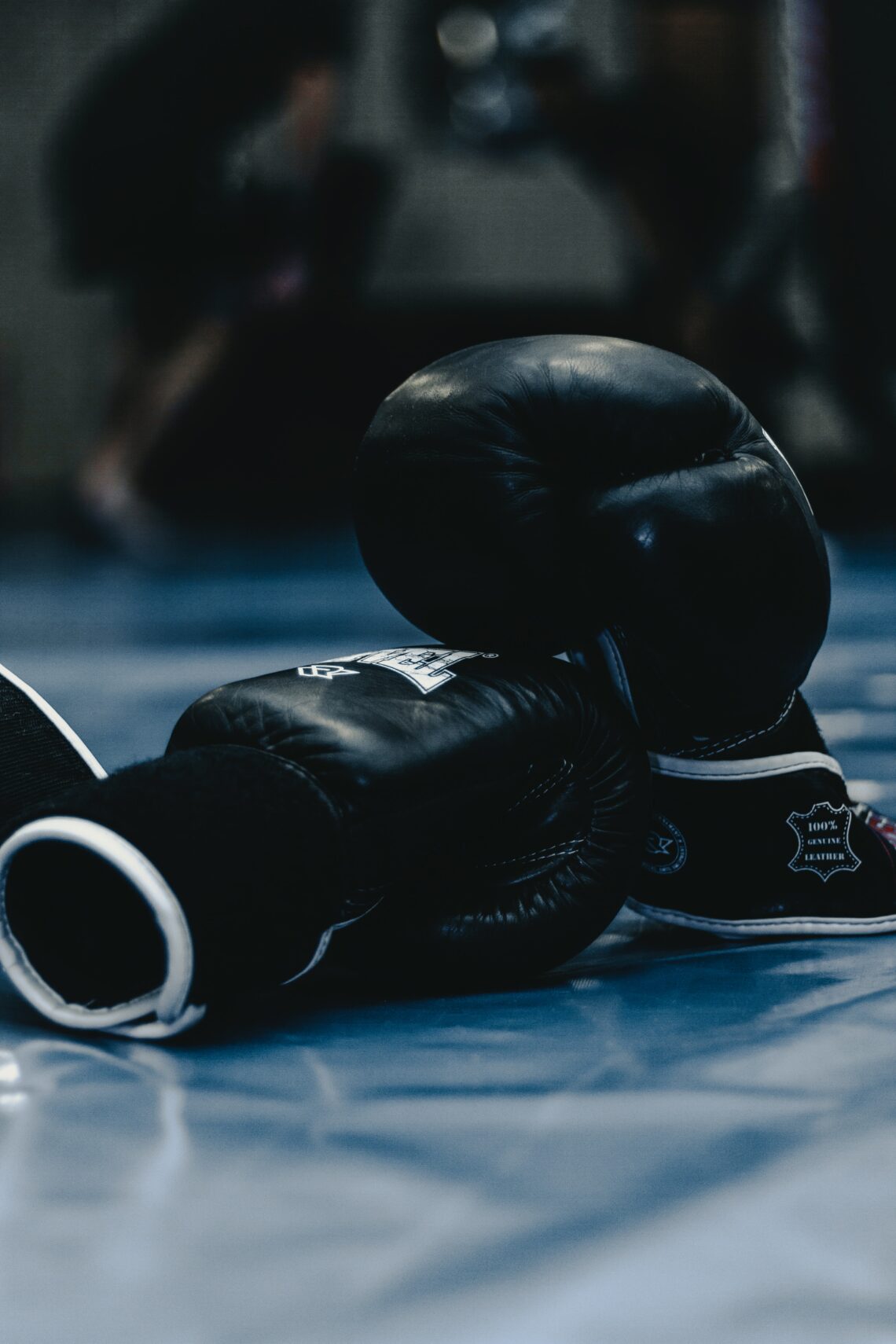 Boxhandschuhe auf dem Boden